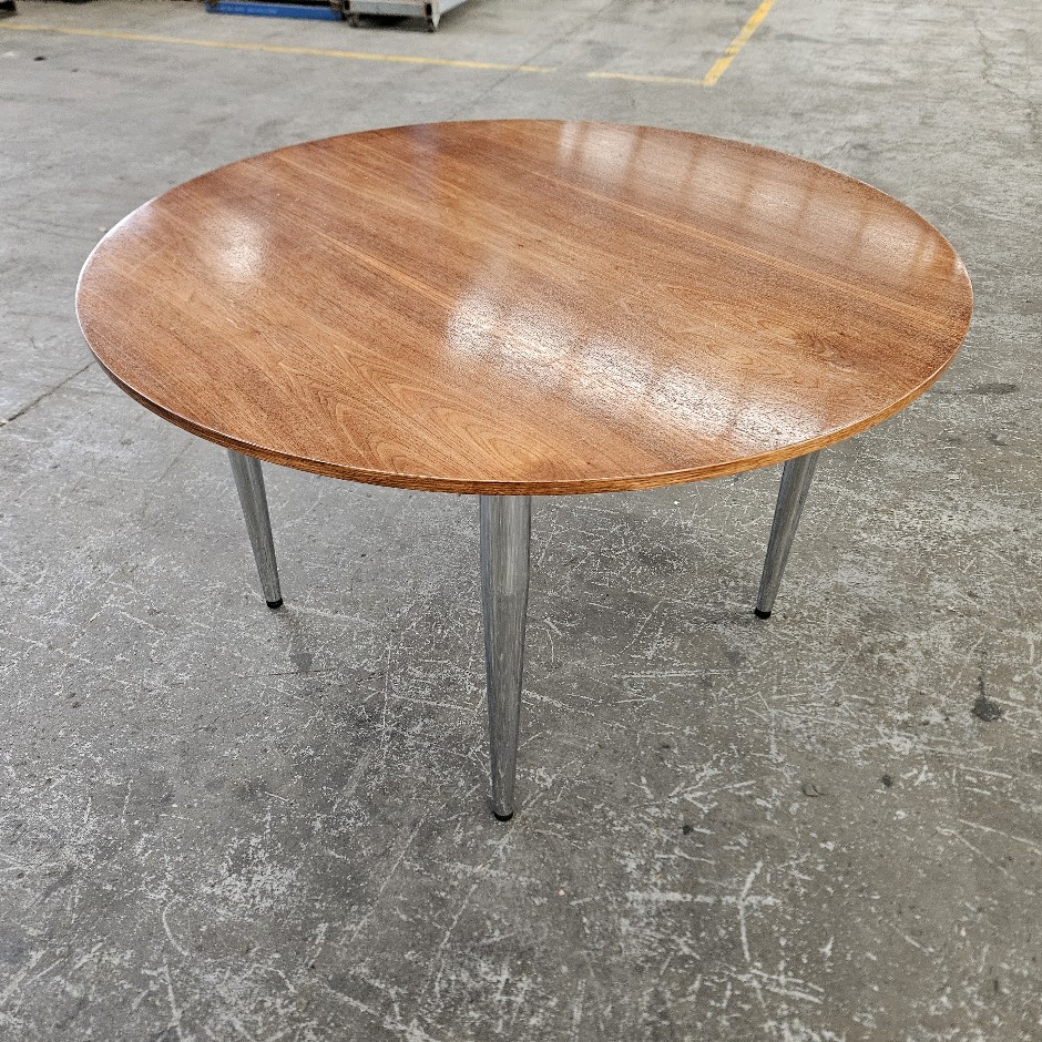 <p>Dining Table 1200mm Diameter with Chrome Legs</p>