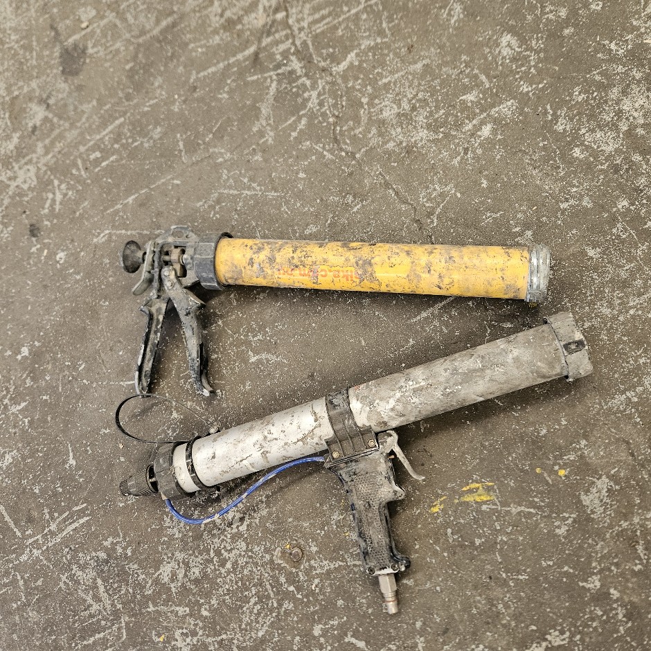 1 x Air Sausage Adhesive/Sealant Gun
