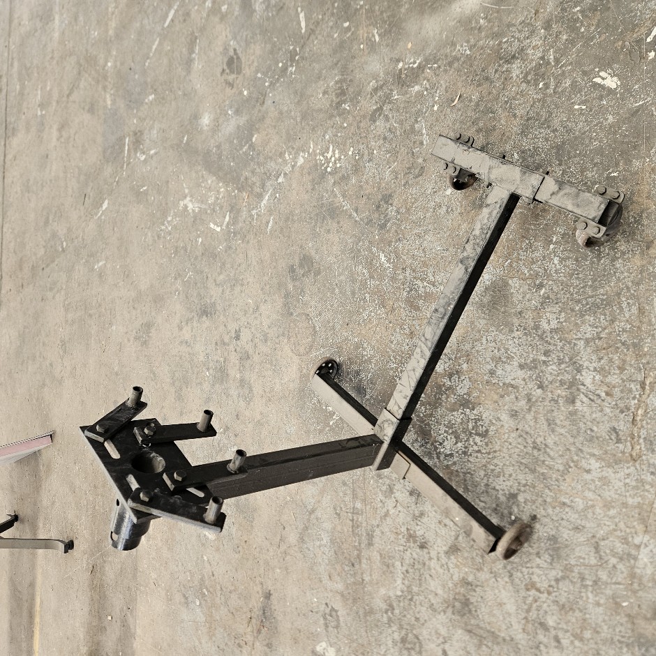 <p>Engine Stand 300Kg Load Limit 360 degree rotation and manufactured car r