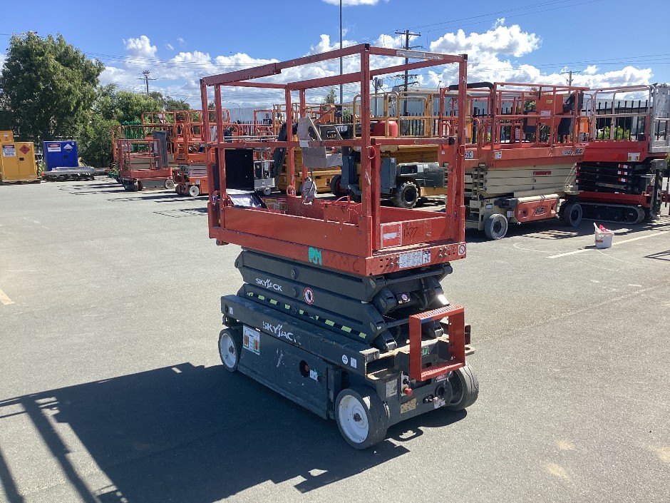 2017 SkyJack SJIII 3219 Scissor Lift