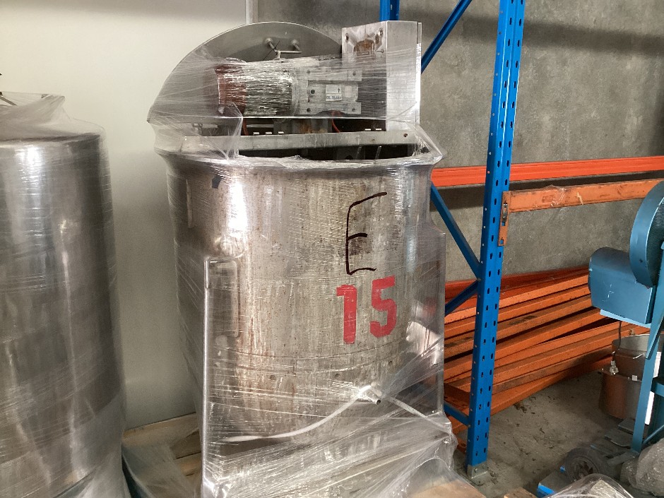 <p>Stainless Steel Mixing Tank</p>