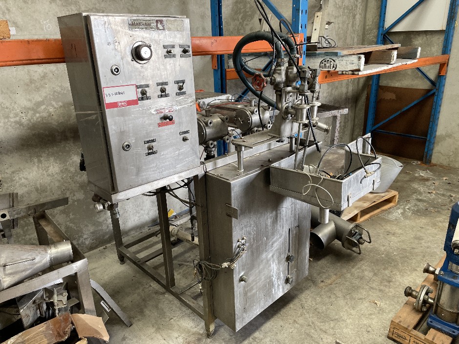 <p>Markram Twin Head Liquid Filling Machine</p>