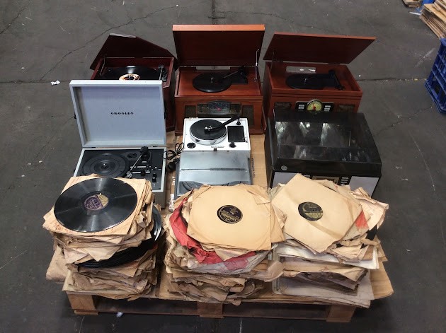 Mixed Brand and Model Vintage Record Players/Turntables/Records