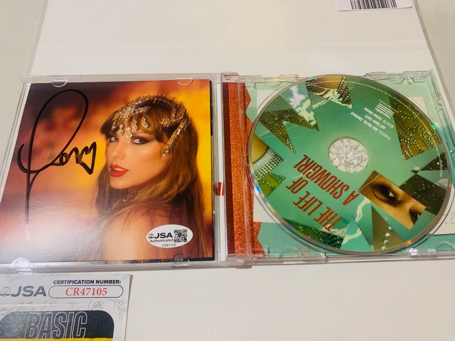 <p>Taylor Swift signed The Life of a showgirl Album - JSA authentication</p