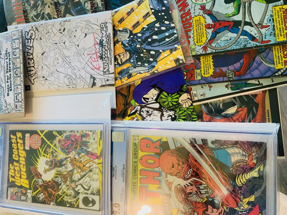 Lot of comics multiple autographs  , graded / ungraded vintage - modern