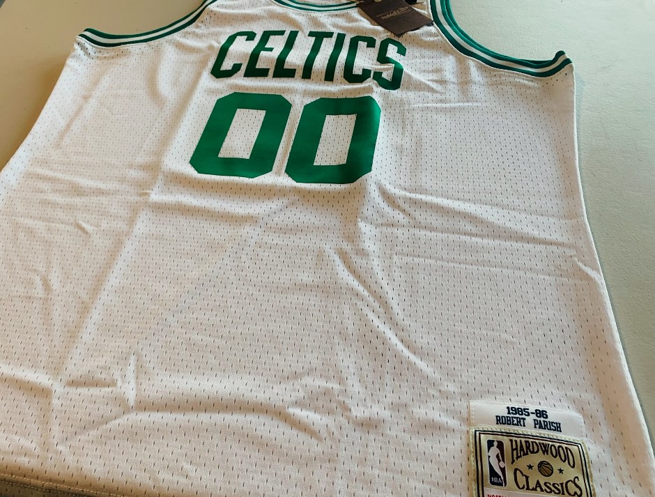 <p>Robert Parish Signed Celtics 1985-86 Mitchell & Ness Authentic Jersey - 