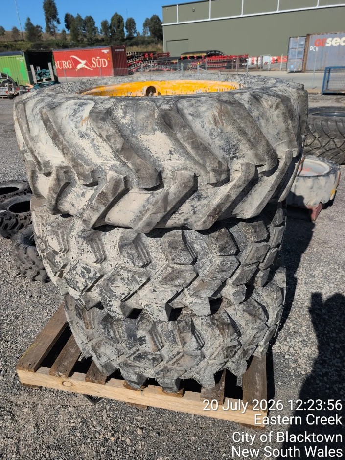 3 x TELEHANDLER WHEEL & TYRE (Site ID: 253)