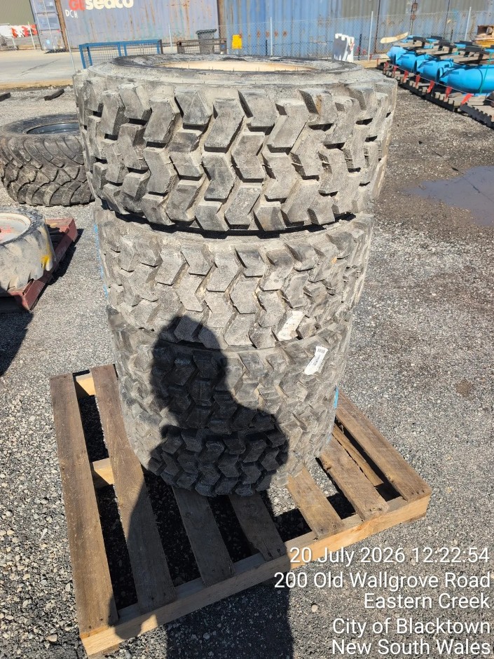 TYRE & WHEEL SET (Site ID: 231)