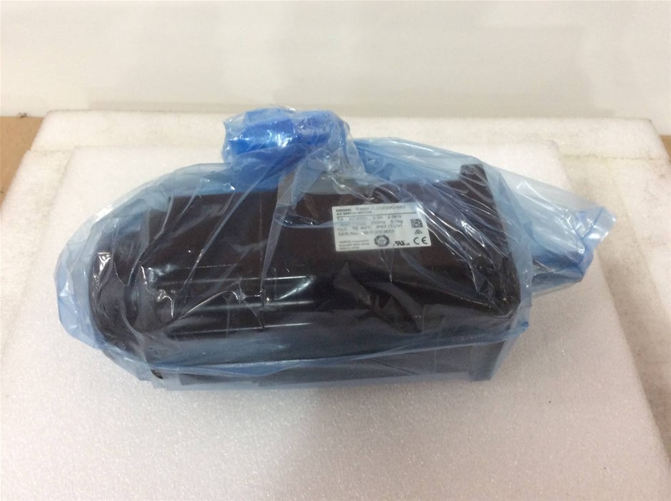 Omron R88M-1L2K030C-BS2 2.0kW 3000RPM AC Servo Motor - New