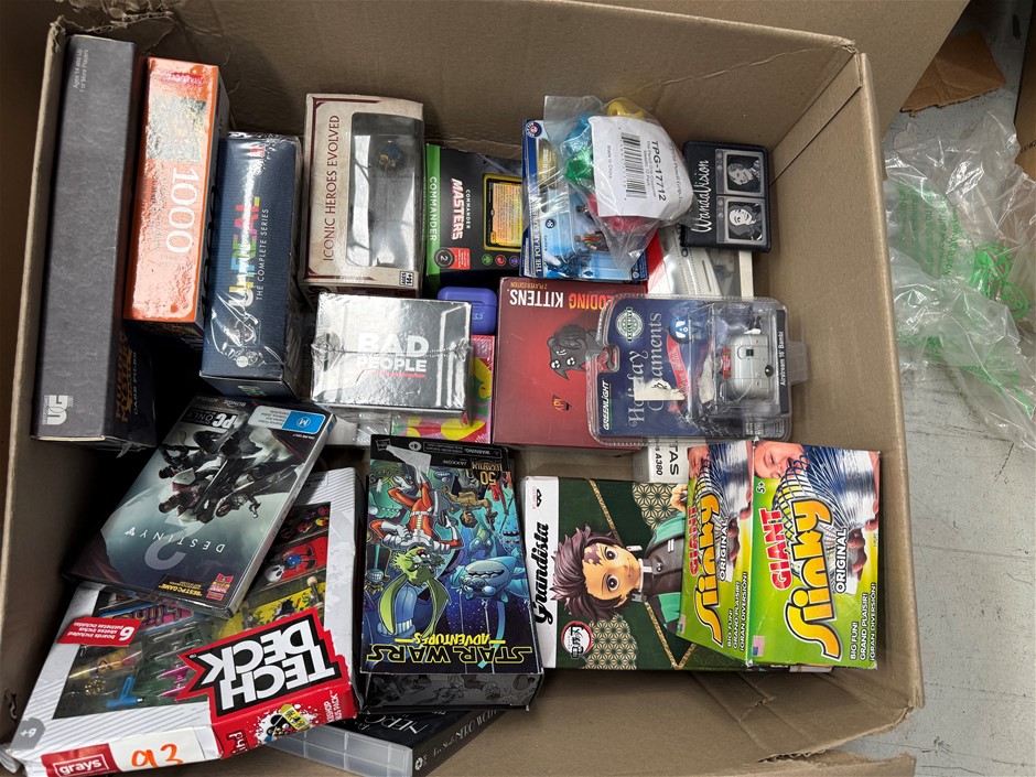 Assorted Box of Children/Young Adults Toys incl: Tech Deck, Giant Slinky, D