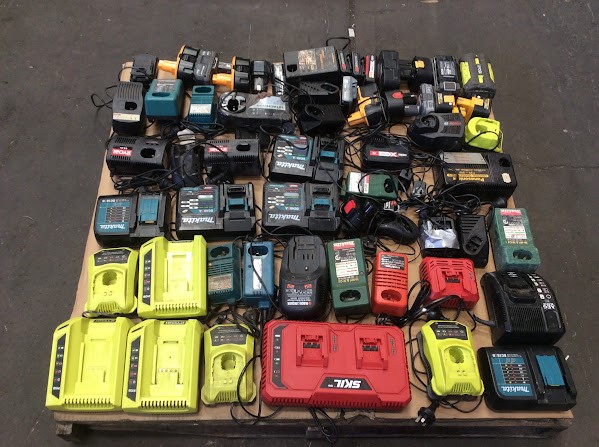 Ryobi/Makita Mixed Brand and Model Battery Packs/Power Tool Battery Charger