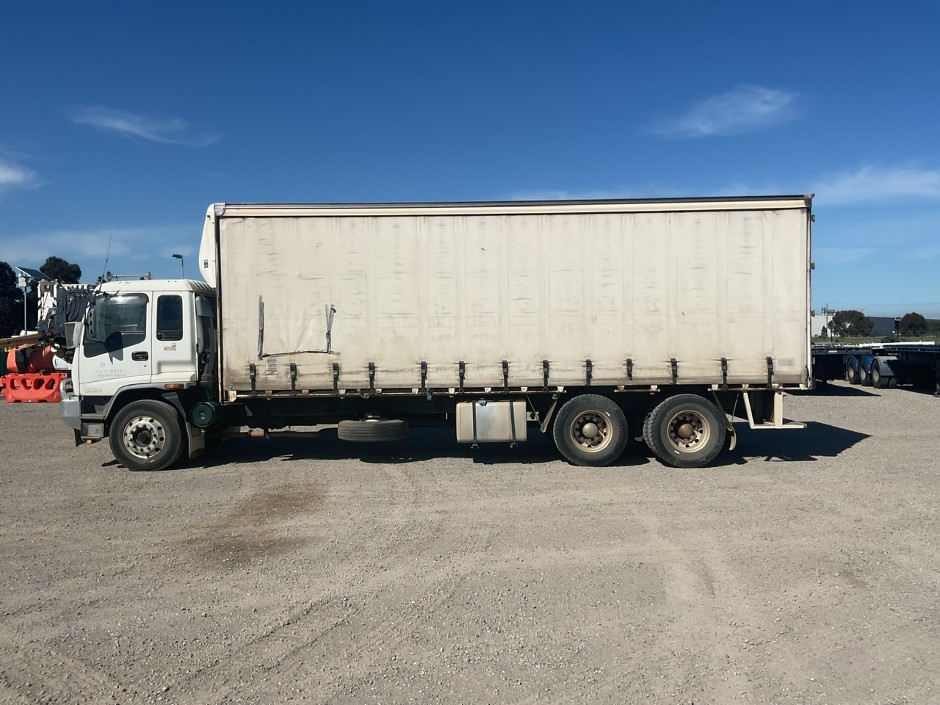 2006 Isuzu FVD   (6x2)  Curtainsider Truck