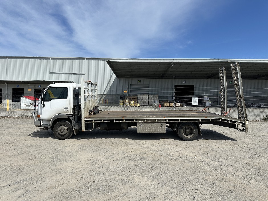 2003 Nissan Diesel MKA122 4x2 Beavertail
