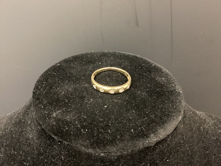 1 x Stamped 9ct Yellow Gold, Diamond Band