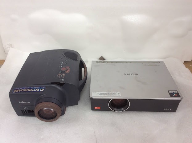 Sony VPL-CW125&InFocus LP725 Projector (Lot of 2)
