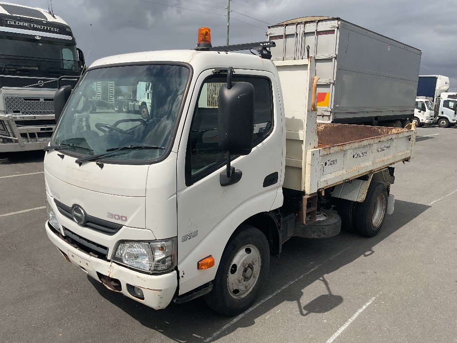 2018 HINO 300 616 4x2 Tipper Truck