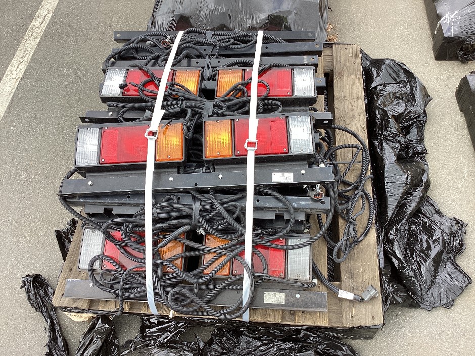 11 Pairs Isuzu Euro 5 Rear Lights x 1 Pallet