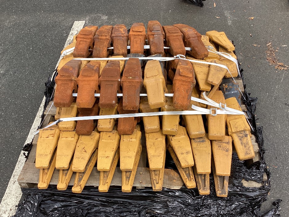 Earthmoving Machinery Attachment Parts x 1 Pallet