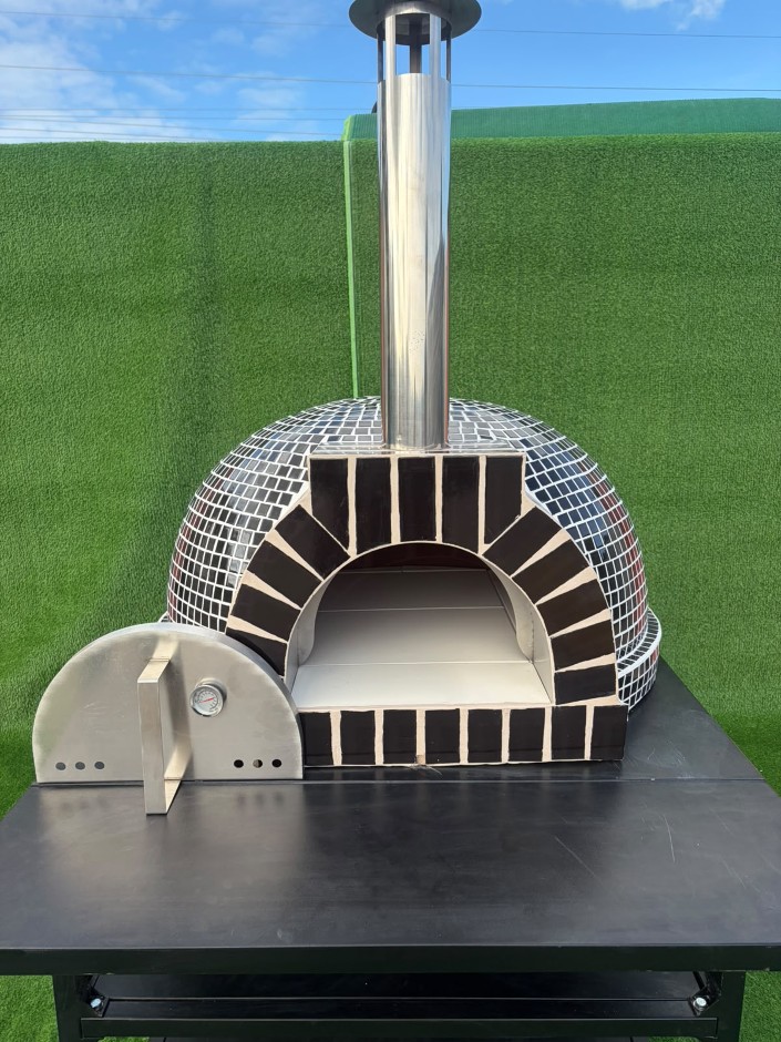 Premium Wood Fired Pizza Oven With Stand (2026 Unused)