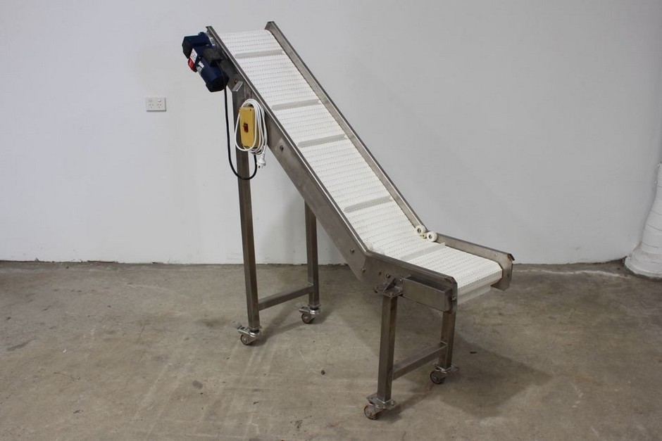 300mm Wide Stainless Steel Cleated Elevator Conveyor