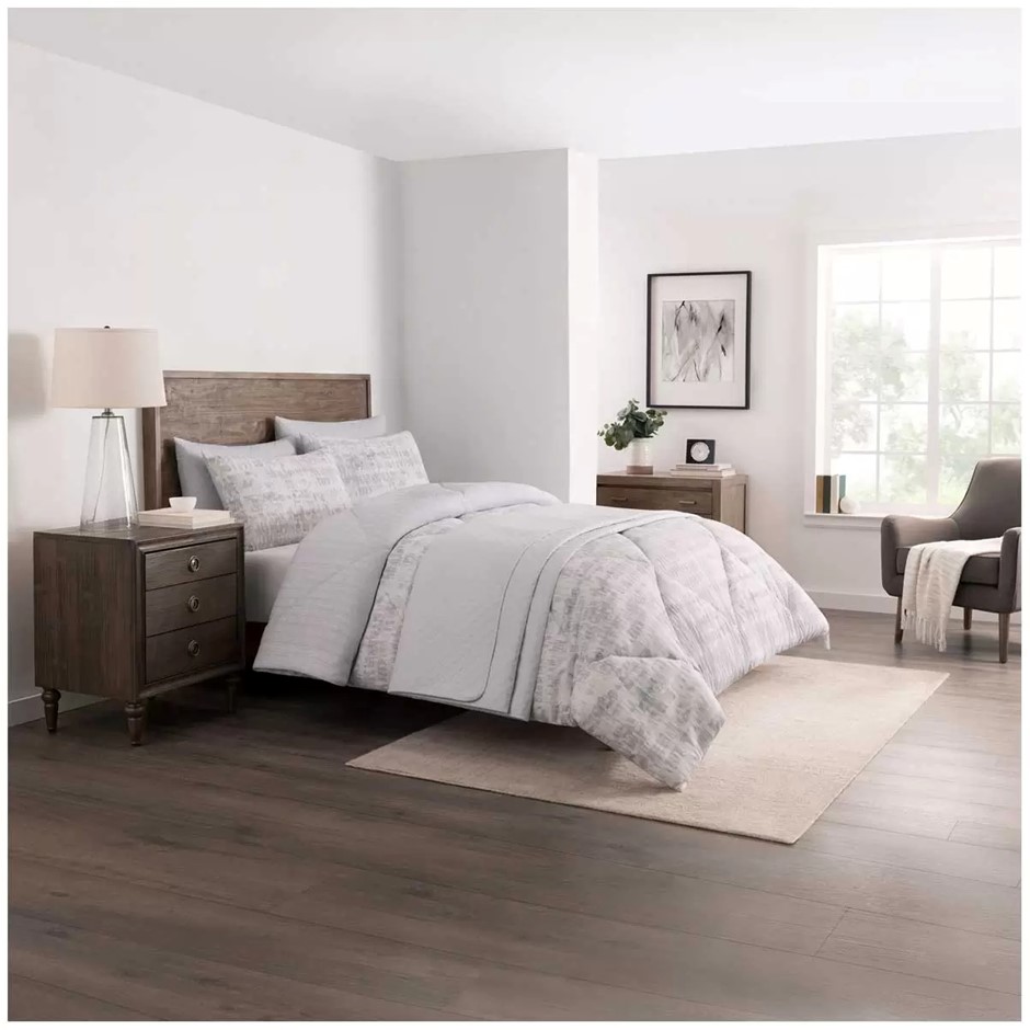 ADORN HOME 6pc Comforter Set, King, Amara. NB: coverlet and 2 quilted shams
