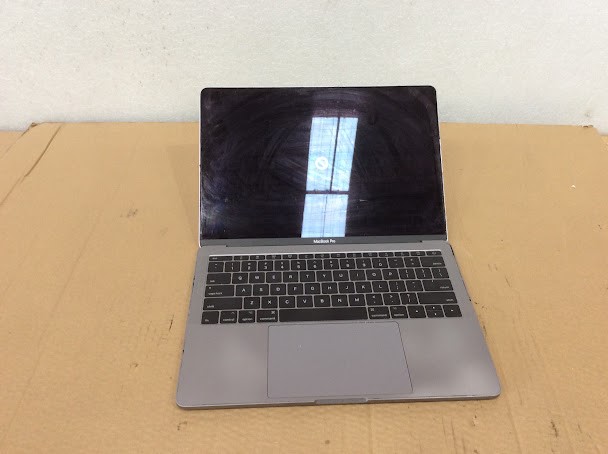 Apple MacBook Pro(A1708)(EMC3164) Laptop i7-7660U 16GBRAM/500GB
