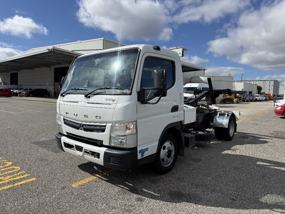 2023 Mitsubishi Fuso 4x2 Tow Truck