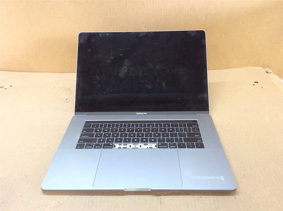 APPLE MACBOOK PRO (A1707) (EMC3072) Laptop I7-6700H 16GBRAM 256GB Grey