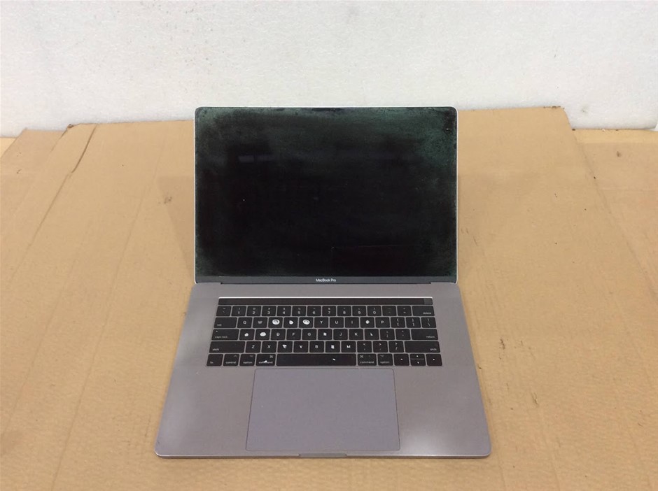 Apple MacBook Pro(A1707)(EMC3072) laptop i7-6820HQ 16GBRAM 500GB Grey