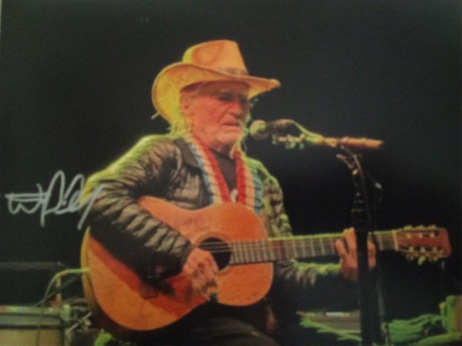 WILLIE NELSON SIGNED CONCERT PHOTO