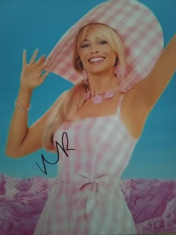 MARGOT ROBBIE SIGNED 'BARBIE'