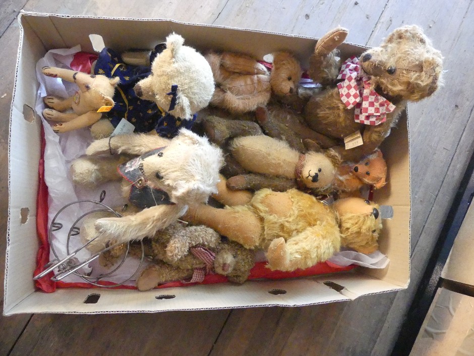 Antique & Vintage Ceramics And Collectables (Poor Condition)