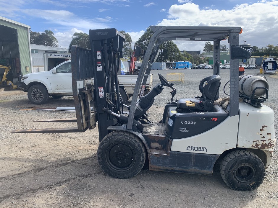 2011 Crown CG33P-5 Counter Balance Forklift