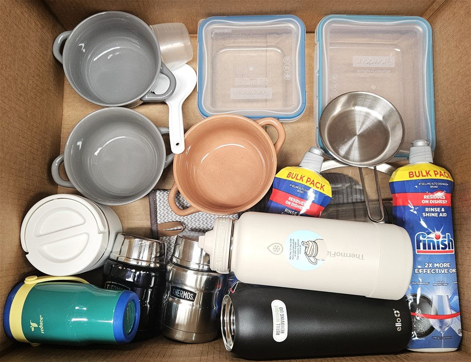 Assorted Kitchen Products, Incl: THERMOS, SNAPWARE & More. N.B: Some items