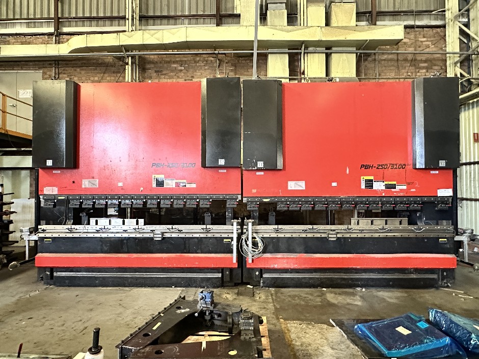 Tandem Pair of 2018 Leija PBH-250/3100-8C Press Brakes (Total of 6m)