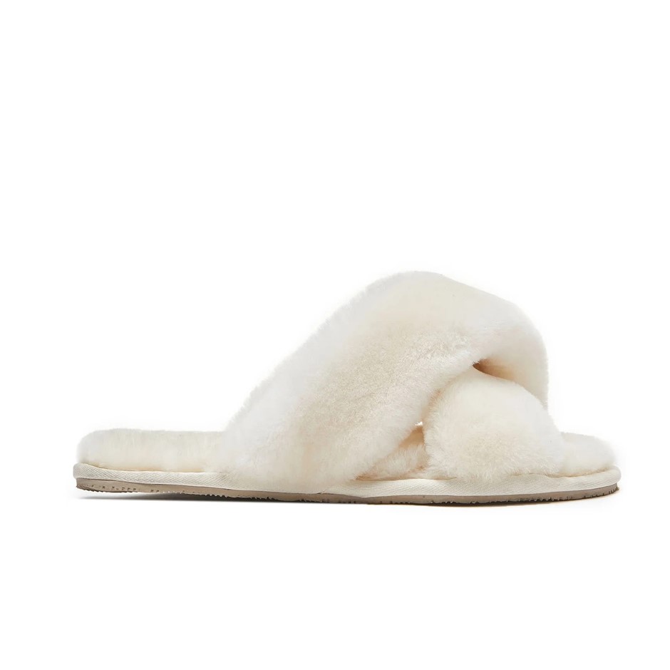 Yellow Earth Women's Luna Crossover Sheepskin Ugg Slipper, Vanilla, US 8