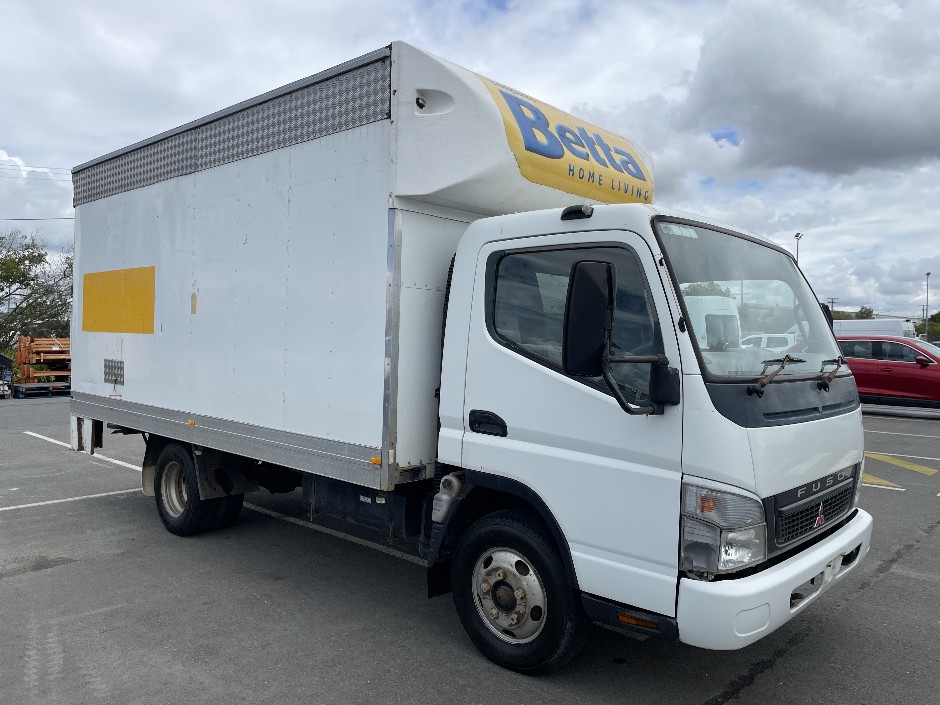 2005 Mitsubishi Canter L 7/800 4x2 Pantech