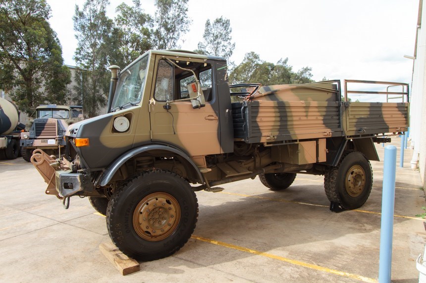 Mercedes Benz Unimog UL1700L Flat Top 4X4 Cargo truck 5/1985 Auction (0015-5009621) | Grays