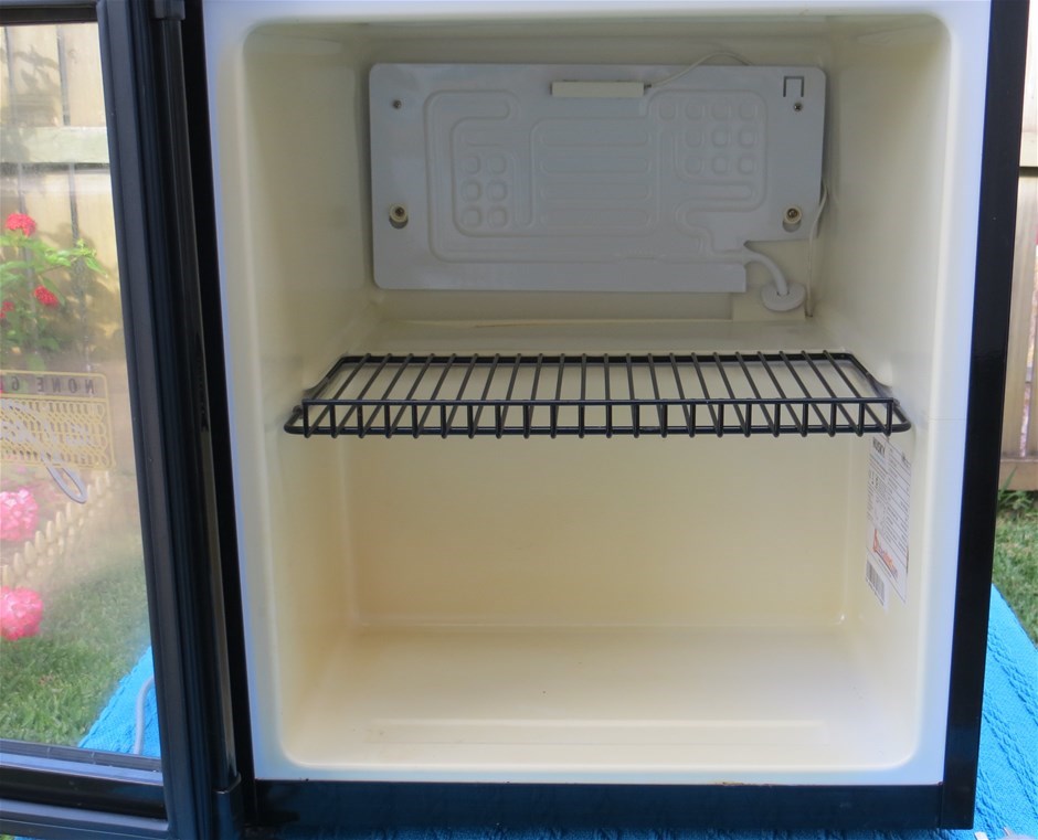 Jim Beam 50litre Glass Fronted Bar Fridge Auction 0031 7005184 Grays Australia