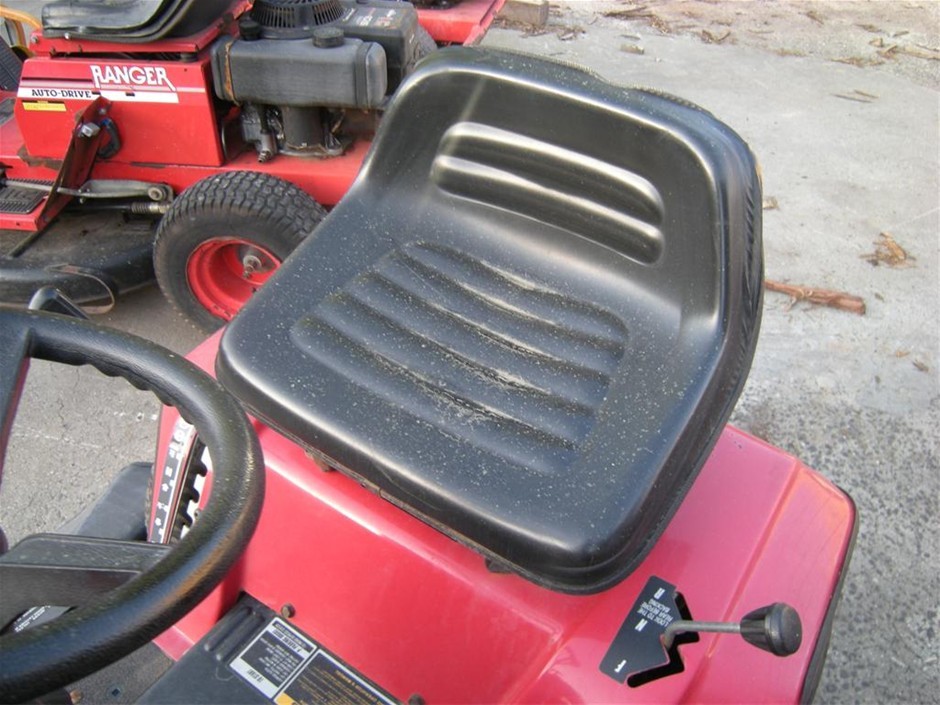 MTD 11/32 Yard Machine Lawn Tractor, Shift on the Go transmission, 11.5