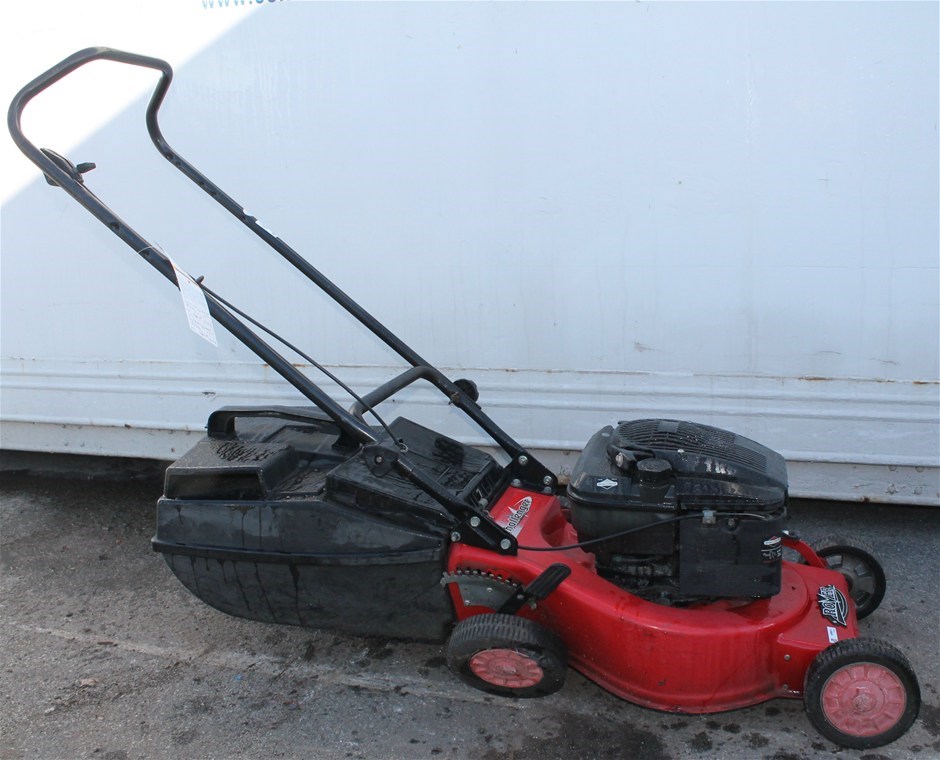 Briggs & Straton Rover Quantum 50 Lawn Mower Auction (0017-9002101 ...