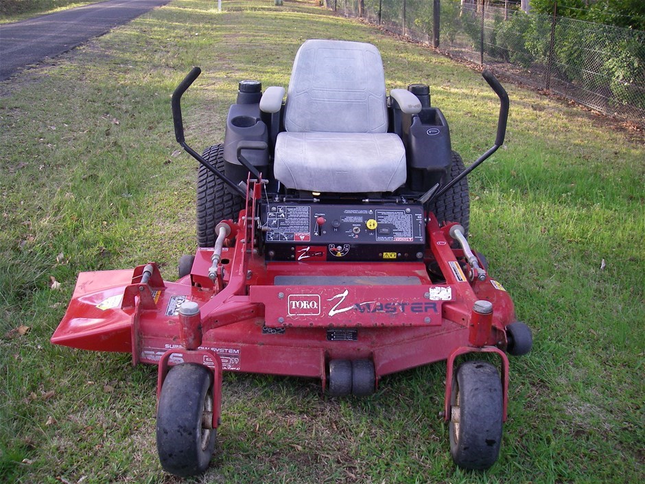 Toro Z Master 153 Zero Turn Mower, 52 inch cutting deck, showing 816 ...