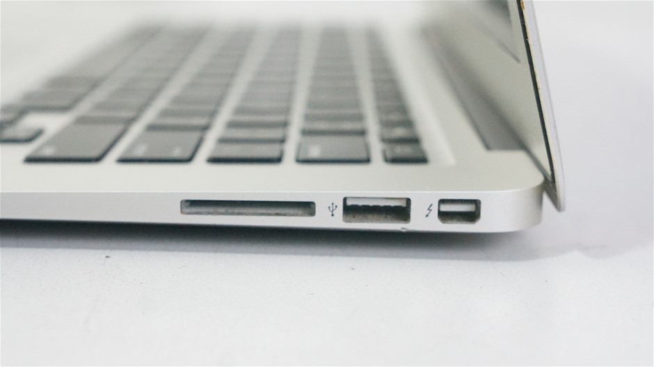 Apple MacBookAir7,2 (2017) 13.3-inch Notebook Auction (0021-2534284
