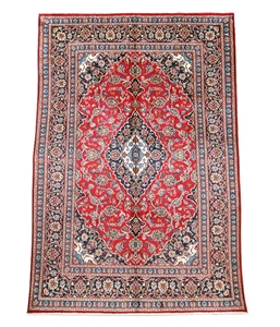 Finely Woven Medallion Center red and Na